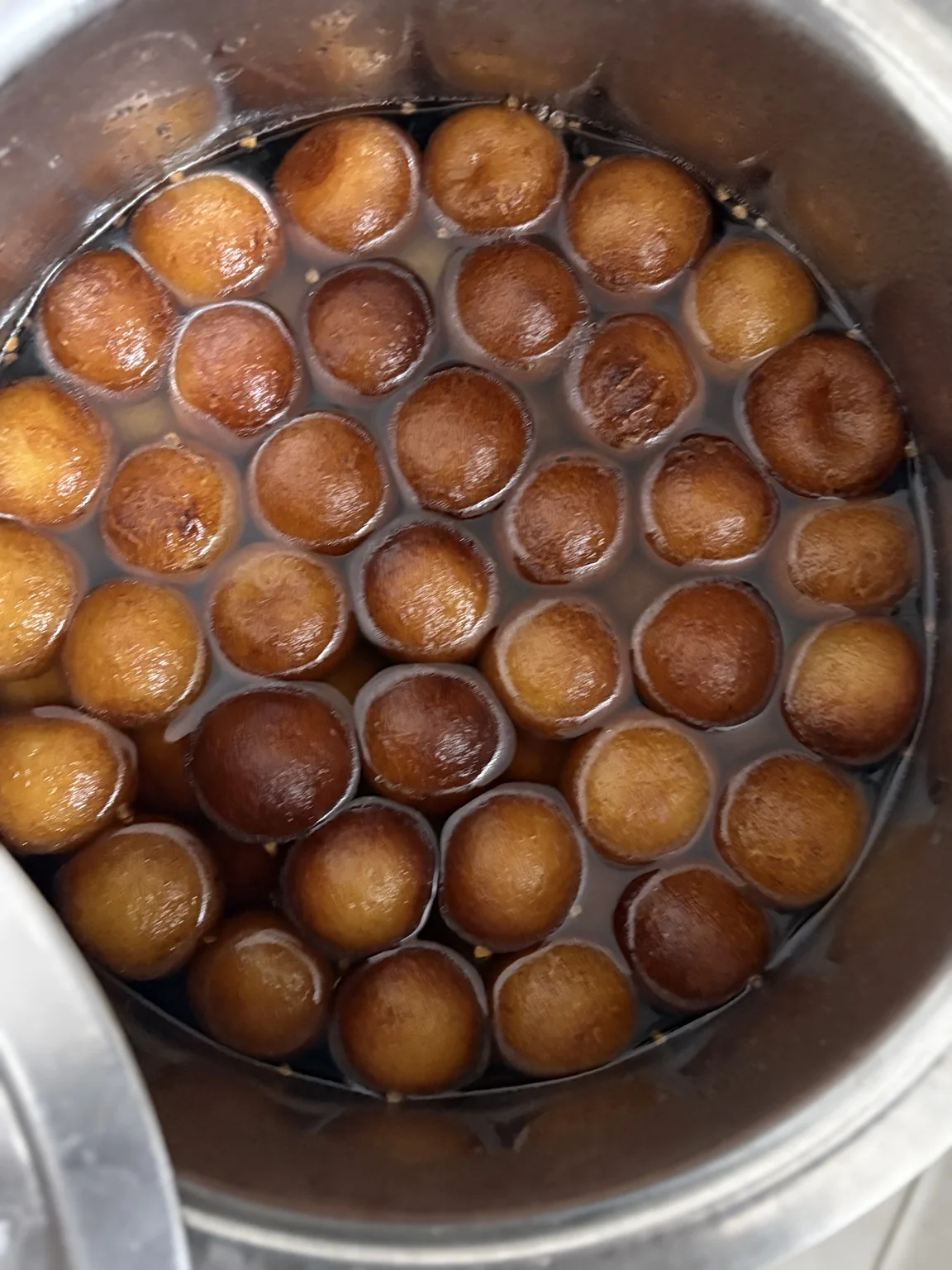 Fresh Khaaoyaar gulab jamun