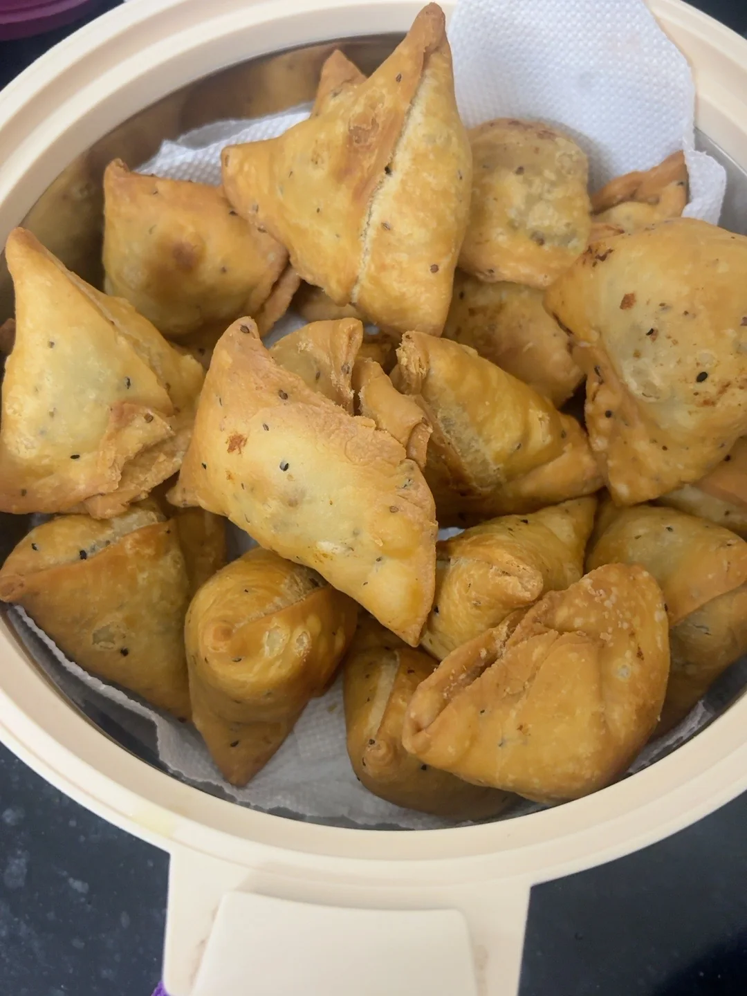 Fresh Khaaoyaar samosas
